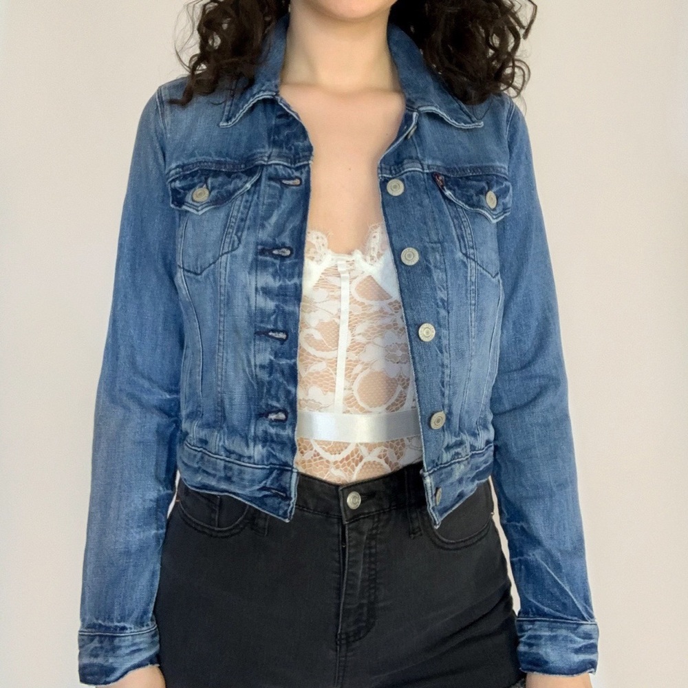 Denim Levi’s Jean Jacket!